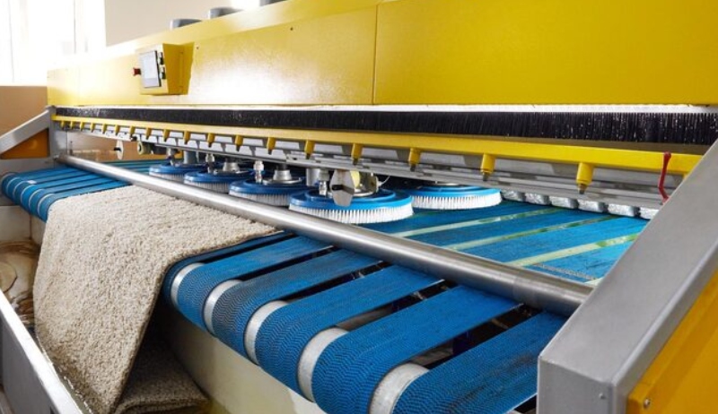 The hybrid silk screen press guarantees exceptional versatility and efficient production